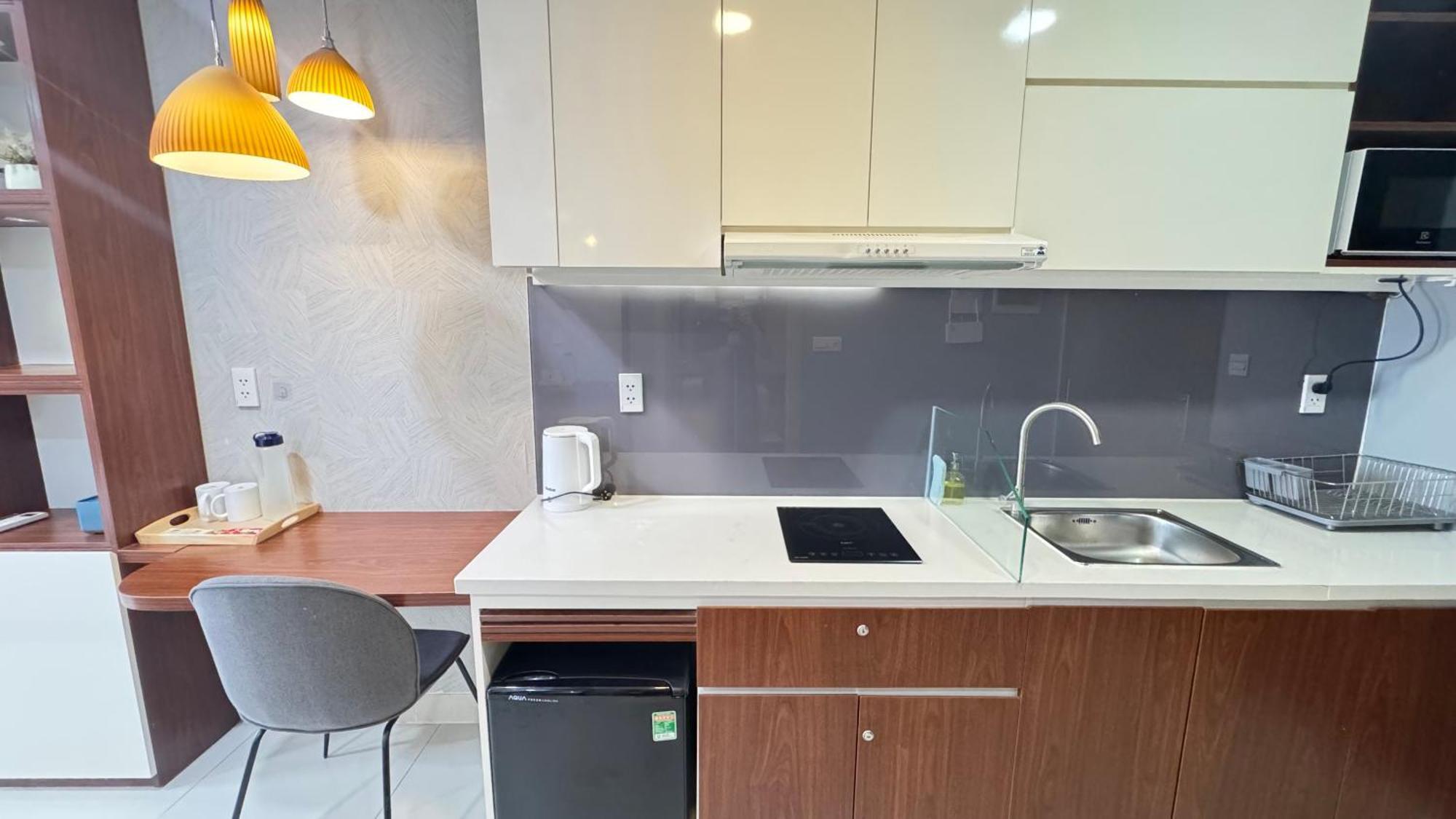 Apartment River View Near Ben Thanh Free Netflix Gym High Floor *